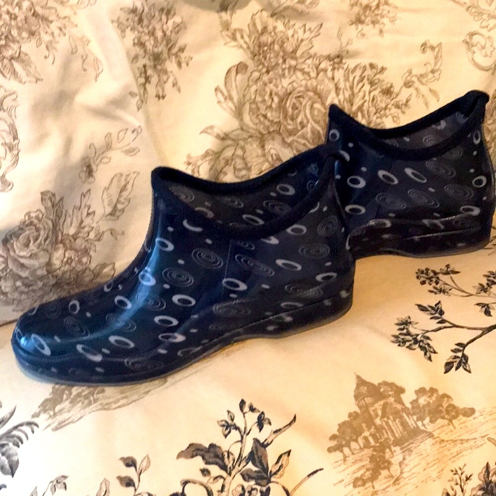 Capelli rain boots. Size 8
